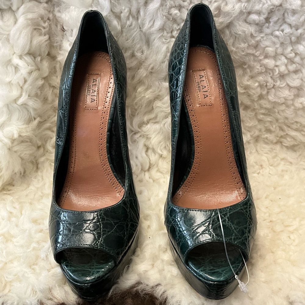 Alaia Crocodile pumps